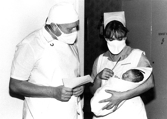 První dti ze zkumavky se v eskoslovensku narodily v brnnské porodnici v roce 1982