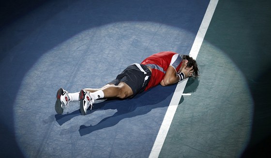 panlský tenista David Ferrer po výhe ve finále paíského turnaje.