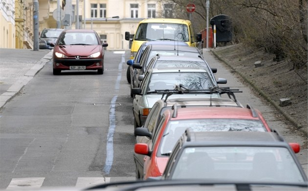 Nkteré mstské ásti dovolí idim parkovat o Vánocích i na modrých zónách