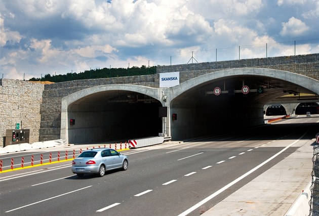 Praský obchvat u ulevil doprav na jihu Prahy, nkteré mstské ásti ale