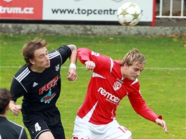 Momentka z utkn druh fotbalov ligy mezi Pardubicemi a HFK Olomouc (v