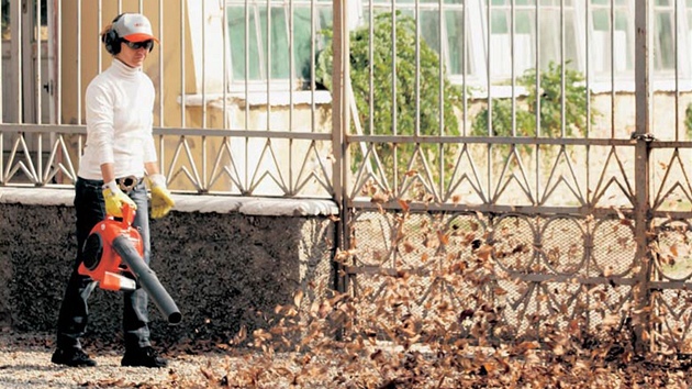 Fukar použijete nejen na listí, ale i ostatní úklid kolem domu.