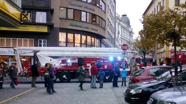 Evakuovan ulici kvli podezelmu balku doruenmu na policii v st nad Labem