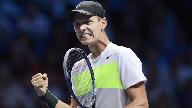 Tom Berdych se raduje z vhry nad Jo-Wilfriedem Tsongou na Turnaji mistr.