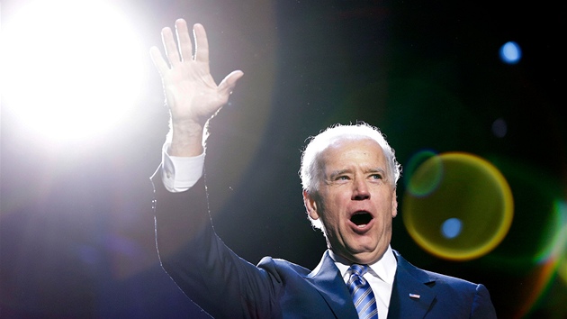 Viceprezident Joe Biden se raduje z volebnho vtzstv Baracka Obamy. (7. listopadu 2012)
