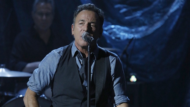 Z koncertu na podporu americkho ervenho ke po huriknu Sandy (Bruce Springsteen)