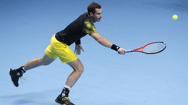 Britsk tenista Andy Murray v duelu Turnaje mistr se Srbem Novakem Djokoviem.