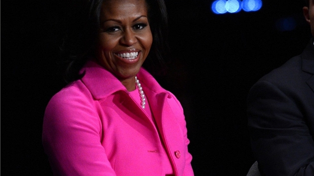 Rovou barvu Michelle Obamov miluje, zvlt pak ziv odstny.