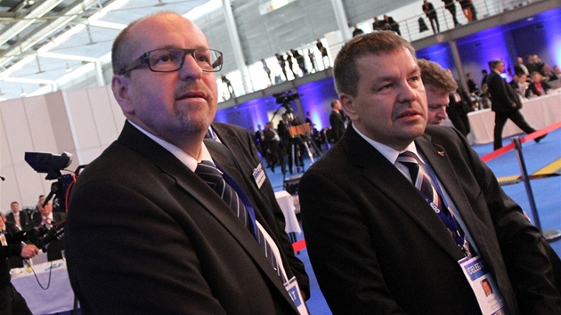 Hlavní rebelující poslanci Ivan Fuksa (vlevo) a Petr Tlucho.
