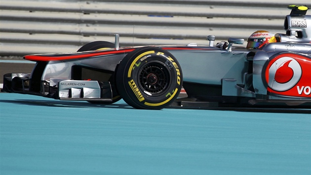 Lewis Hamilton z McLarenu pi trninku na Velkou cenu Ab Zab.