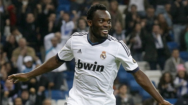 PRVN GL ZA REAL MADRID. Slav ho zlonk Michael Essien proti Zaragoze.