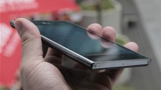 LG Optimus Vu: nové LG není to pravé pro drobné enské ruce.