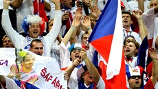 FANDĚNÍ V HLEDIŠTI. Diváci povzbuzují české tenistky ve finále Fed cupu v Praze FANDĚNÍ V HLEDIŠTI. Diváci povzbuzují české tenistky ve finále Fed cupu v Praze