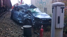 Tragická nehoda se stala na železničním přejezdu v Rožnově v Českých Tragická nehoda se stala na železničním přejezdu v Rožnově v Českých