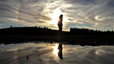 Paprsky slunce na říjnové obloze vytvořily průchodem přes mraky cirrostratus... Paprsky slunce na říjnové obloze vytvořily průchodem přes mraky cirrostratus...
