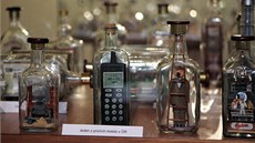 V Písku probíhá výstava miniaturní svt - objekty v lahvích od Emanuela Hody.