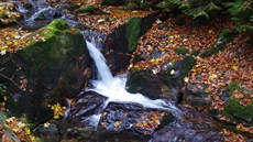 Kaskádovitý Stíbrný potok nad vodopády