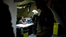 Vládní speciál přivezl do jordánského Ammánu humanitární pomoc určenou syrským... Vládní speciál přivezl do jordánského Ammánu humanitární pomoc určenou syrským...