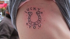 Scarlett Johanssonová ukázala nové tetování.
