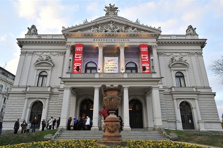 Národní divadlo v Brn zane novou divadelní sezonu bez poádného vedení.