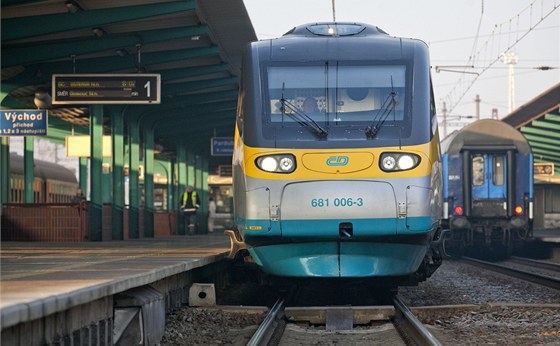 Vlaky SC Pendolino ve smru z Prahy do Ostravy pojedou odklonem pes Lysou nad Labem. Ilustraní snímek