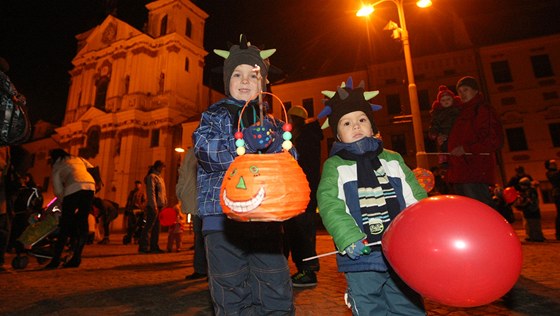 Lidé v Jihlav oslavili výroí 17. listopadu lampionovým prvodem