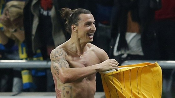 DRES MUSEL DOL. Bájený veer proil védský útoník Zlatan Ibrahimovic.
