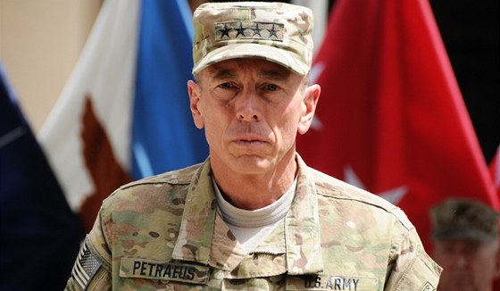 David Petraeus jet v dob, kdy byl tyhvzdikovým generálem americké armády.
