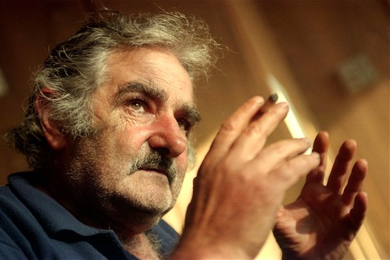 Uruguayský prezident José Mujica dává devadesát procent svého platu charit.