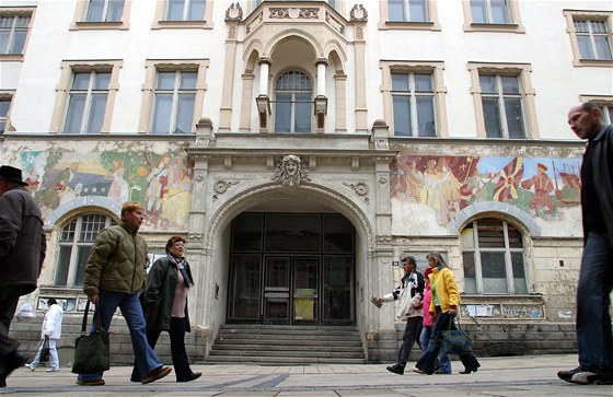 Fresky na budov Národního domu v Karlových Varech.
