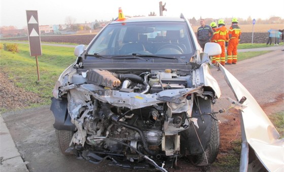 idi pustil pi ekání na pejezdu spojku a auto poskoilo pímo ped