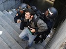 Policejn zsah proti neukznnm demonstrantm v Madridu (14. listopadu 2012)