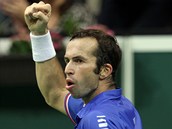 ANO! Radek tpánek se raduje ze svého míe, kterým ve finále Davis Cupu