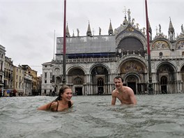 Dv tetiny Benátek jsou pod vodou. Mohou za to vytrvalé det, které zvedly...