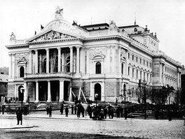 Brnnsk Mahenovo divadlo bylo postaveno jako Nmeck v roce 1882 a v tme