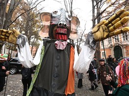 V sobotu proel Prahou satirický prvod nazvaný Sametové posvícení. Lidé z...