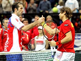 JE KONEC. David Ferrer zaídil ve finále Davis Cupu pro panlsko první bod,...