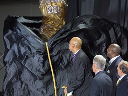 SLAVNOSTNÍ OKAMIK. Od této chvíle má Kareem Abdul-Jabbar svou sochu. Odhalili...