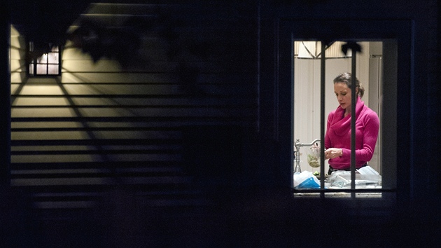 Paula Broadwellov ve svm dom ve mst Charlotte (14. listopadu 2012)
