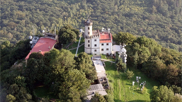 Nejvy vrchol eskho stedoho Mileovka z letadla.