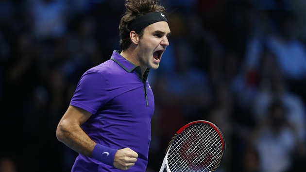 Roger Federer se raduje z postupu do finle Turnaje mistr.