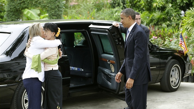 Barack Obama s Hillary Clintonovou navtvili v Barm i nkdej disidentku Su ij (19. listopadu 2012)