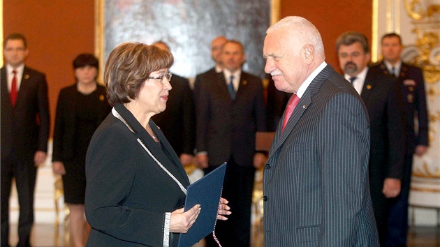 Prezident Vclav Klaus jmenoval novou ministryni prce a socilnch vc Ludmilu Mllerovou. Ta nahradila odstupujcho Jaromra Drbka. (16. listopadu 2012)