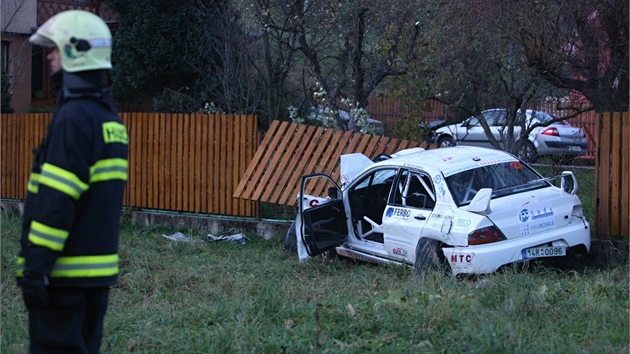Auto na rallye u Lopenku vyletlo z trati a zabilo tyi divky. (10. listopadu 2012)