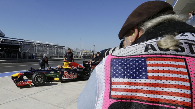 V AMERICE. Sebastian Vettel vyr k vodnmu trninku Velk ceny USA formule 1.