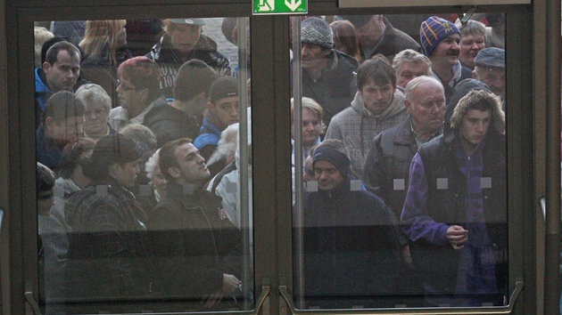 Lid nedokav ekaj na oteven novho opavskho obchodnho centra.