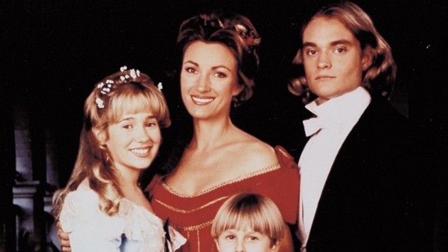 Erika Floresov, Jane Seymourov, Shawn Toovey a Chad Allen v serilu Doktorka Quinnov (1993)