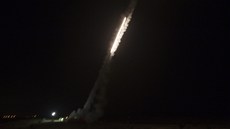 Izraelský protiraketový systém Iron Drome nedaleko msta Beereva v akci. (15....