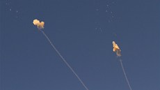 elezná klenba je jednou z vrstev izraelské protiraketové obrany. Jejím cílem je zachycení stel o dosahu do piblin 70 kilometr. Práv takové rakety nyní Hamas do Izraele stílí.
