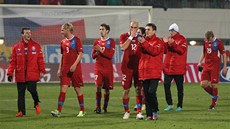 DÍKY ZA PODPORU. etí reprezentanti potili výhrou 3:0 nad Slovenskem